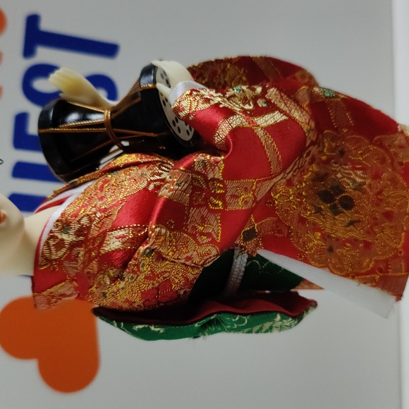 NWT Japanese Geisha Doll Traditional Kimono Red Gold Floral Design Black Stand - Picture 4 of 8